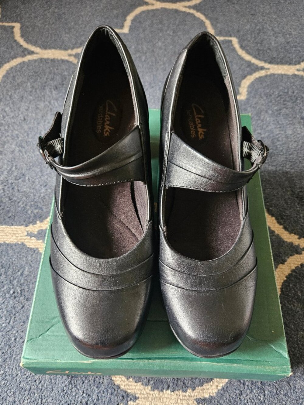 Clarks Scheme Day Black Leather Pumps - Size 9 1/2 Medium $60